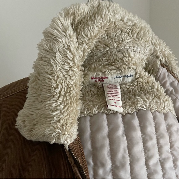Abercrombie & Fitch Tan Corduroy Jacket with Cream Sherpa - Picture 5 of 5